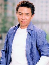 小镇来了王警官演员表