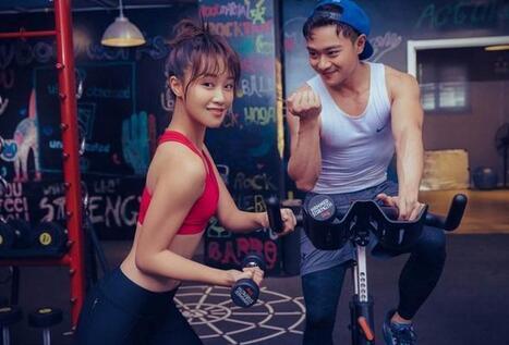 曹俊蓝盈莹照片,演绎时尚魅力